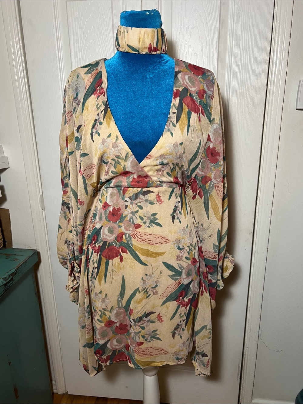 NWT The Clothing Company Kimono Sleeve Floral Mini Dress Women’s Small